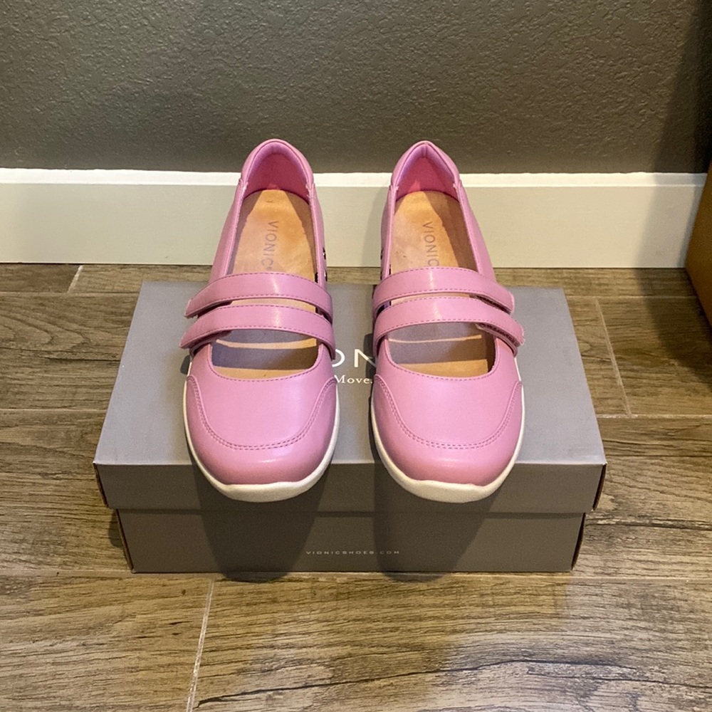 NIB - cute, comfy feminine Mary Jane size 7.5